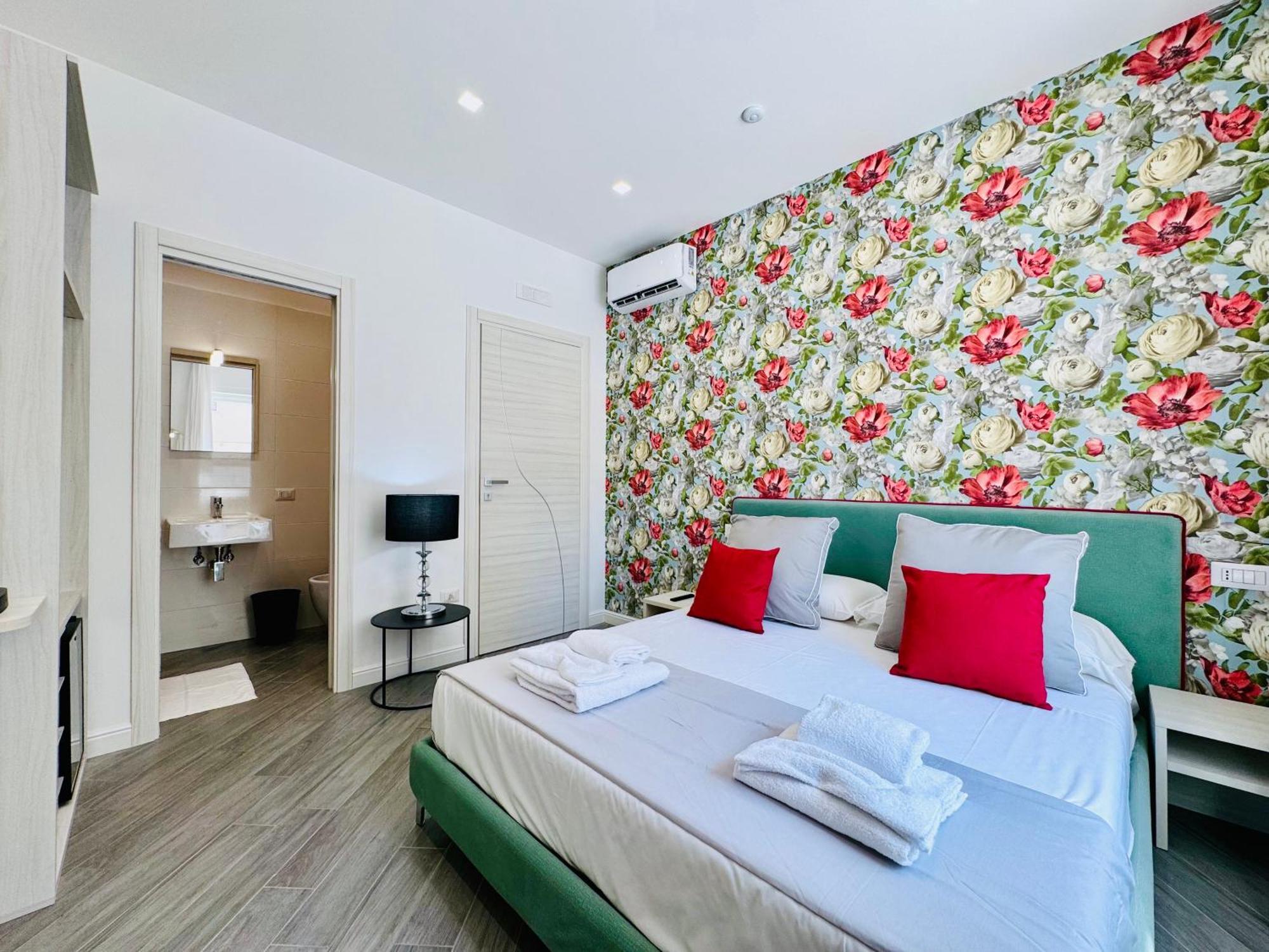 Yourhome - Santa Lucia Rooms Sorrento Dış mekan fotoğraf